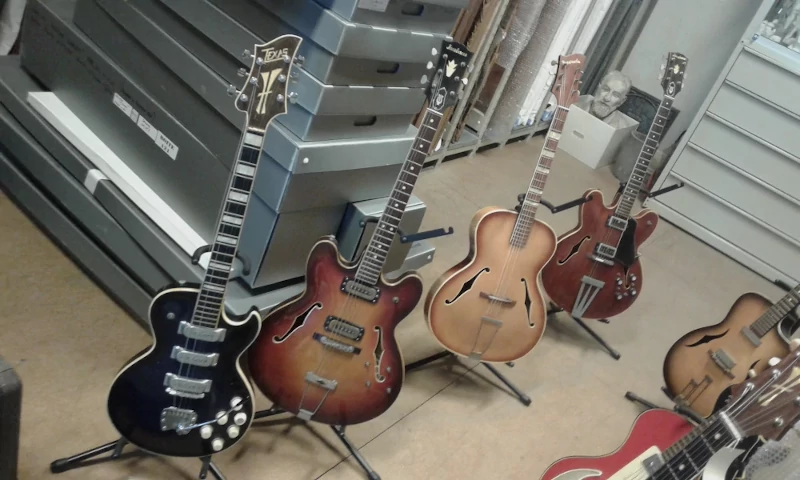 collection des guitares électriques du Mupop